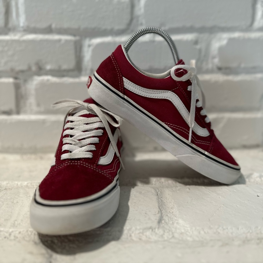 VANS Old Skool Skateboarding Sneakers, Dark Red, Women’s size 6.5, Men’s size 5